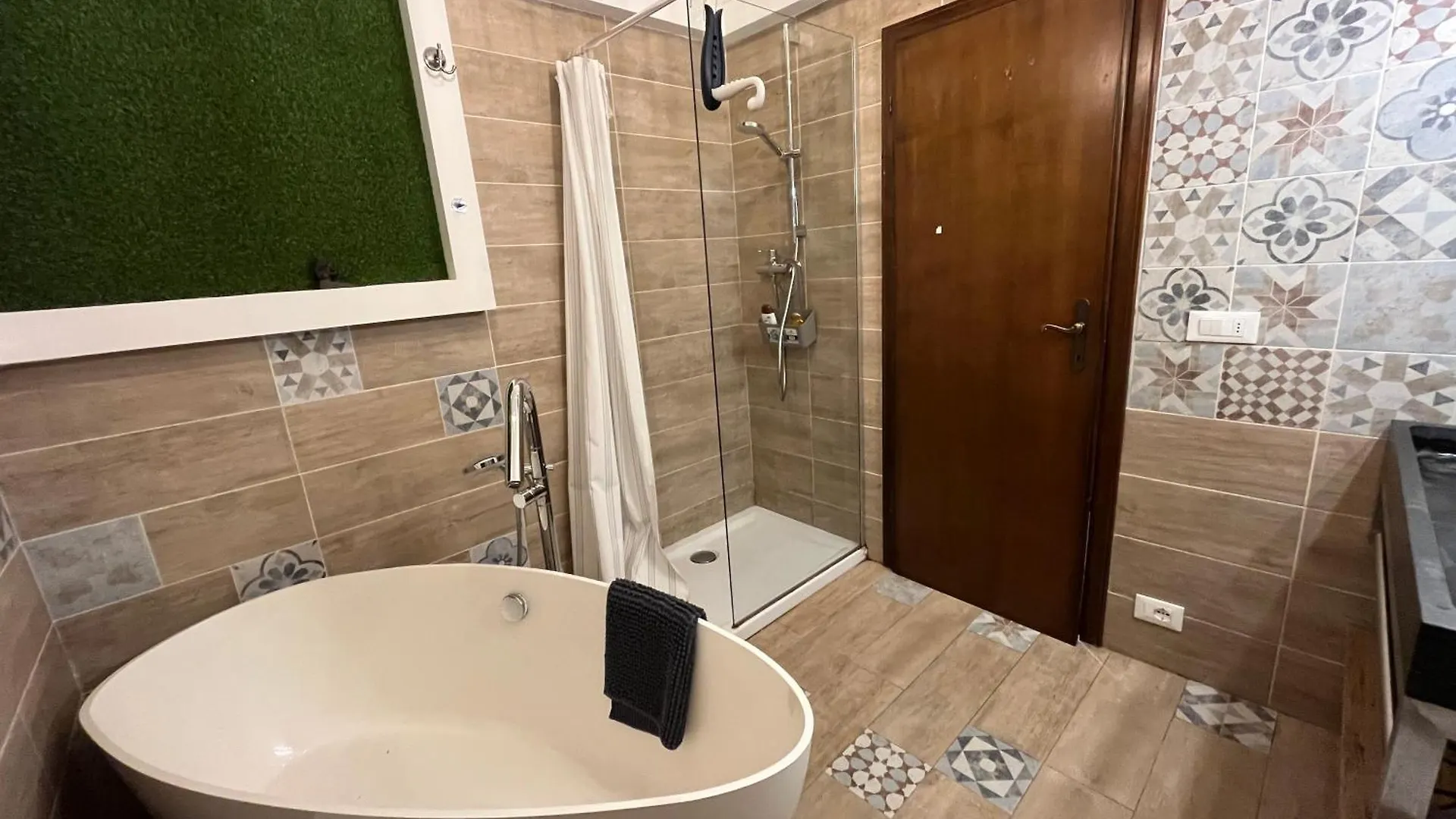 Giraffe Art Ducati Blq Apartment Bologna Italy
